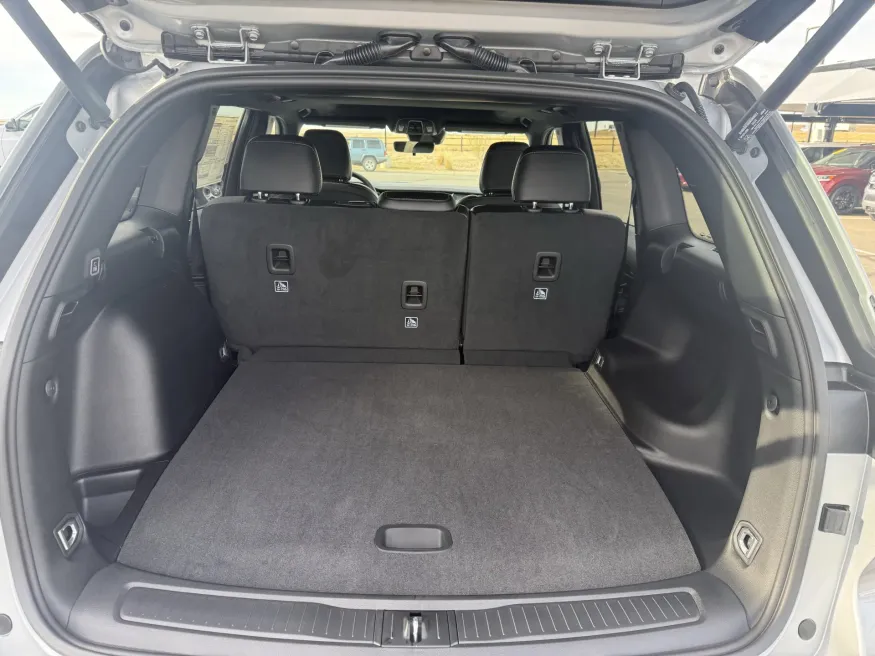 2025 Jeep Grand Cherokee Altitude X | Photo 7 of 16