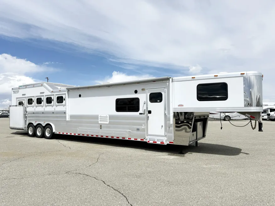 2019 Twister 5HLQ | Photo 1 of 27