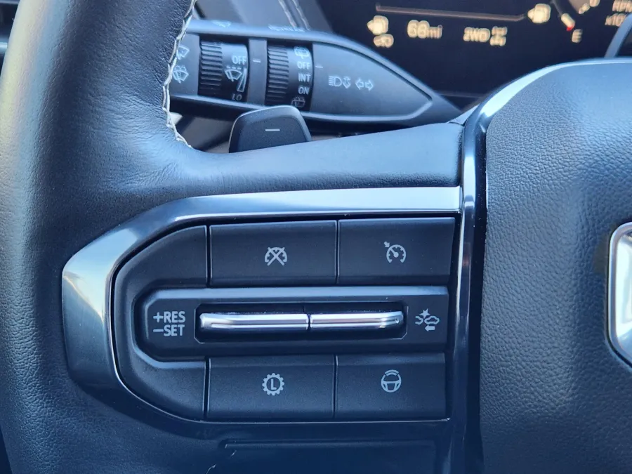 2025 GMC Yukon Denali Ultimate | Photo 15 of 24