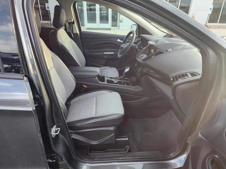2019 Ford Escape SE | Photo 17 of 24