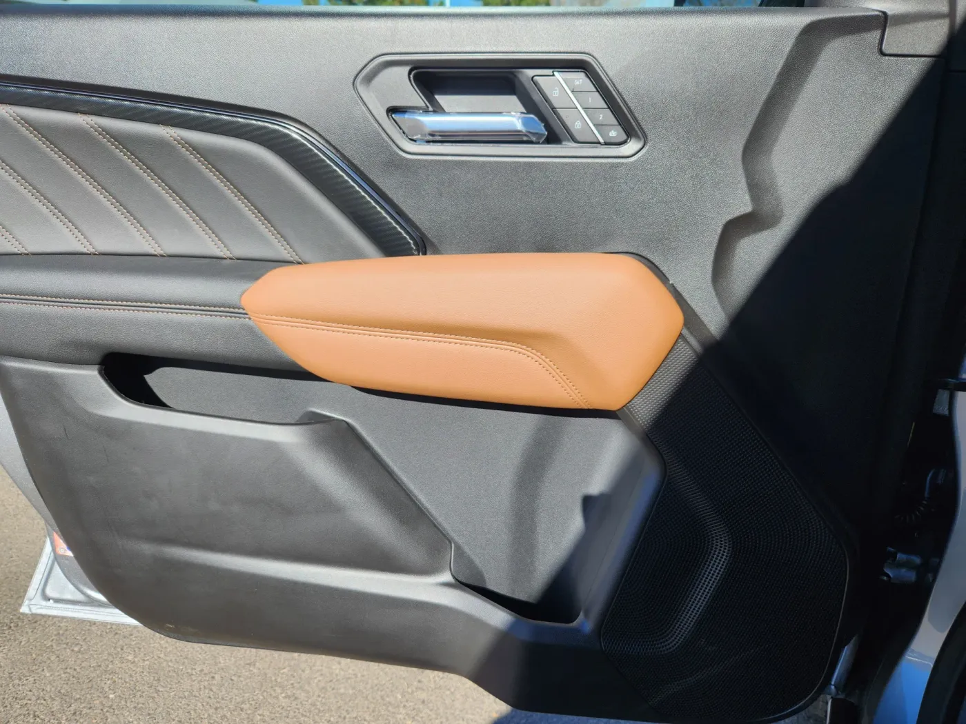 2026 GMC Canyon 4WD AT4 | Photo 5 of 30