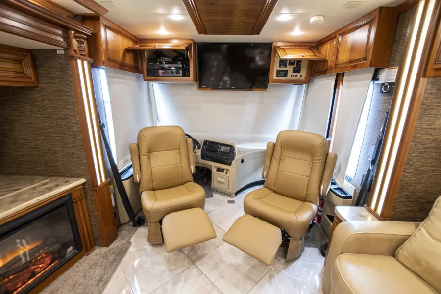 2015 Newmar Dutch Star 4018 | Photo 10 of 32