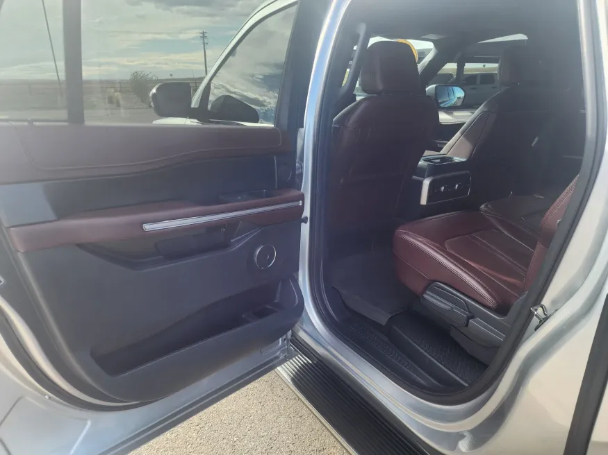 2022 Ford Expedition Max Limited | Photo 9 of 29