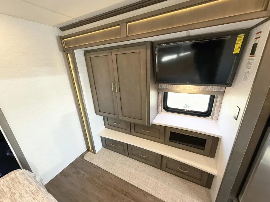 2026 Newmar Canyon Star 3947 | Photo 15 of 33