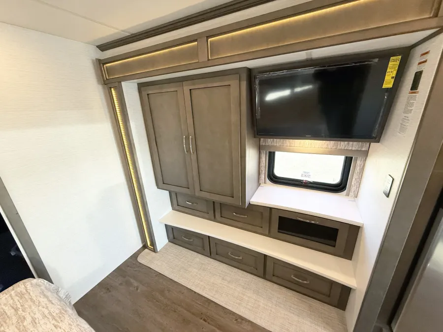 2026 Newmar Canyon Star 3947 | Photo 15 of 33