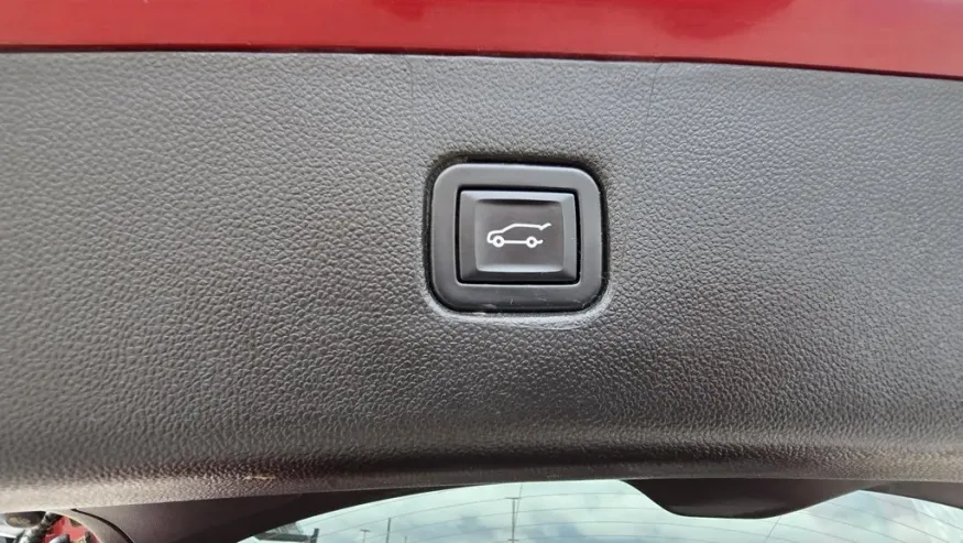 2023 Chevrolet Blazer | Photo 9 of 32