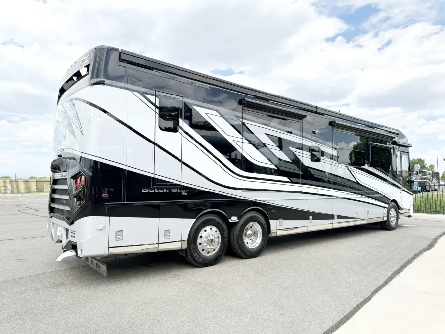 2026 Newmar Dutch Star 4369 | Photo 22 of 34