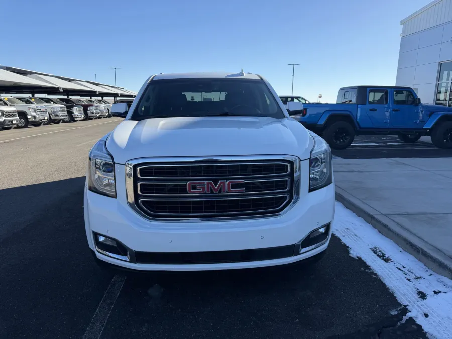 2016 GMC Yukon XL SLT | Photo 2 of 21