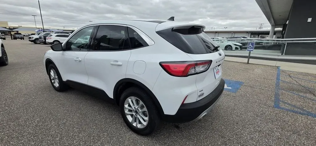 2022 Ford Escape | Photo 5 of 28