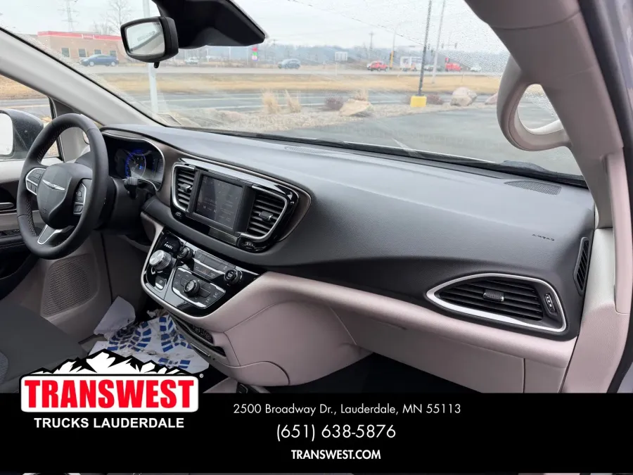 2024 Chrysler Voyager LX | Photo 21 of 23