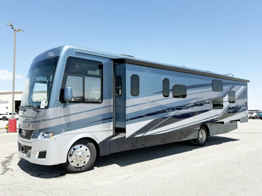 2027 Newmar Bay Star 3640 | Photo 23 of 31