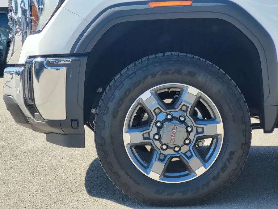 2026 GMC Sierra 3500HD SLT | Photo 8 of 24