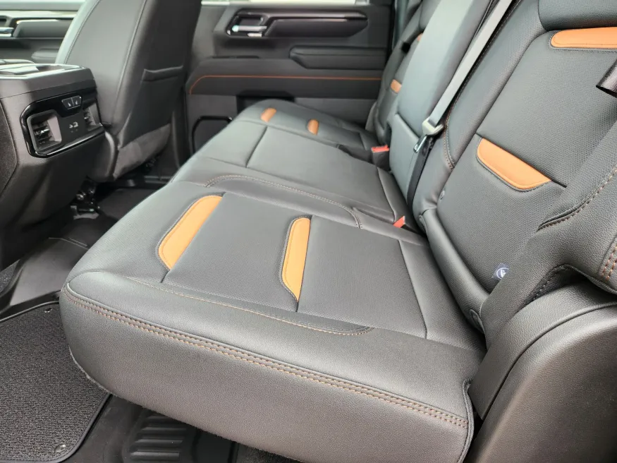 2025 GMC Sierra 2500HD AT4 | Photo 10 of 31