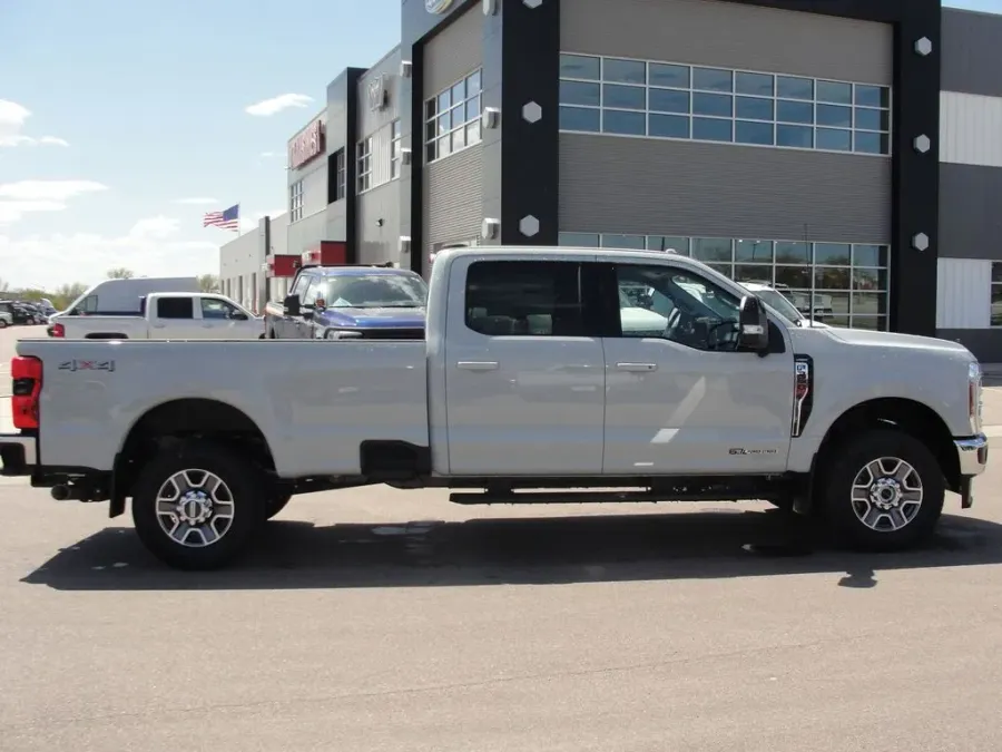 2026 Ford Super Duty F-350 | Photo 10 of 28
