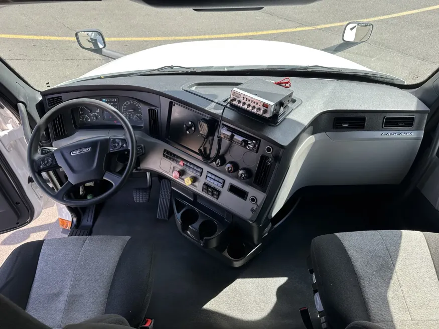 2022 Freightliner Cascadia 126 | Photo 17 of 21