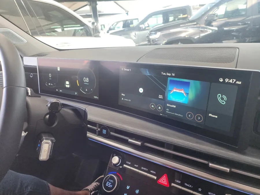 2024 Hyundai Santa Fe Limited | Photo 26 of 30