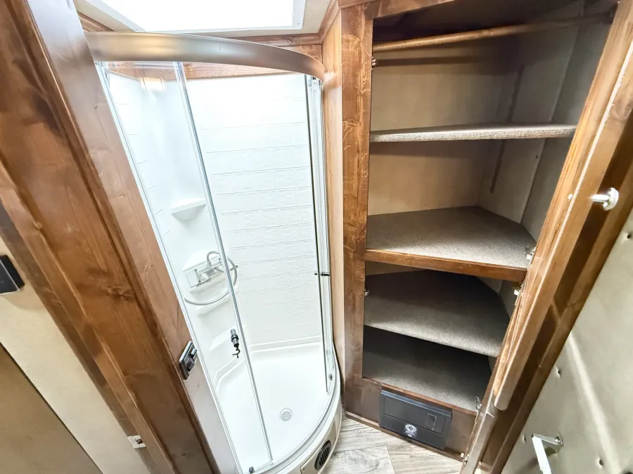 2026 Logan Coach Select 814 Stock Combo | Photo 13 of 25