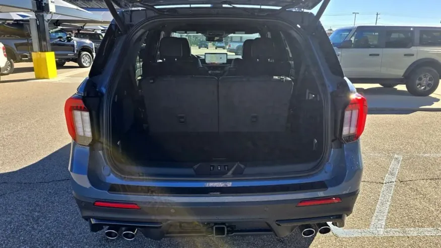 2026 Ford Explorer | Photo 8 of 36