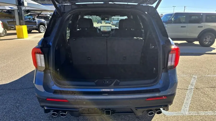 2026 Ford Explorer | Photo 8 of 36