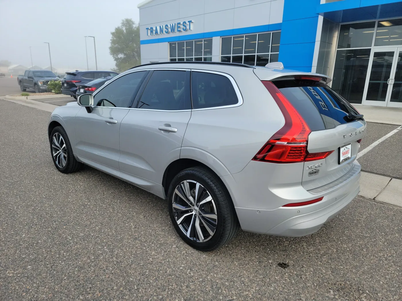 2022 Volvo XC60 Momentum | Photo 2 of 19