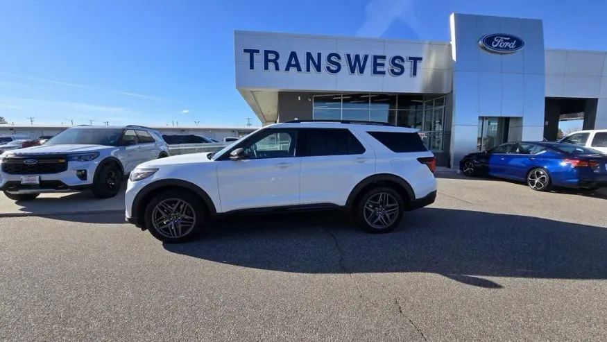 2026 Ford Explorer | Photo 1 of 34