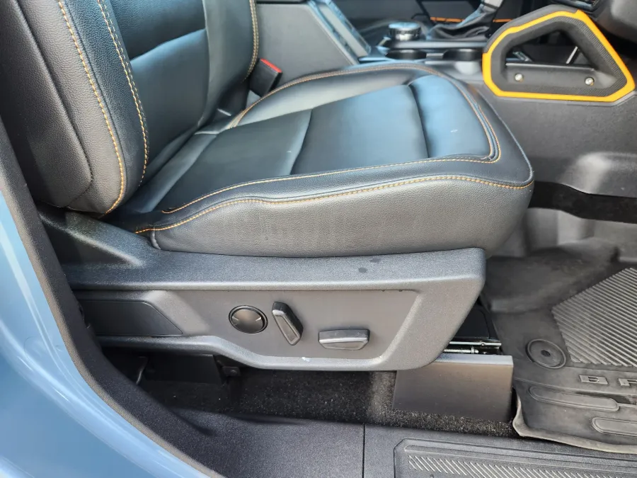 2024 Ford Bronco Badlands | Photo 18 of 31