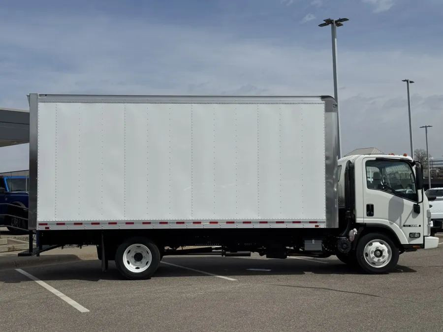 2025 Isuzu NRR GAS | Photo 12 of 24