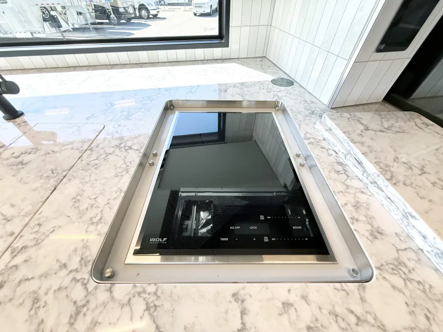 2026 Newmar King Aire 4531 | Photo 11 of 35