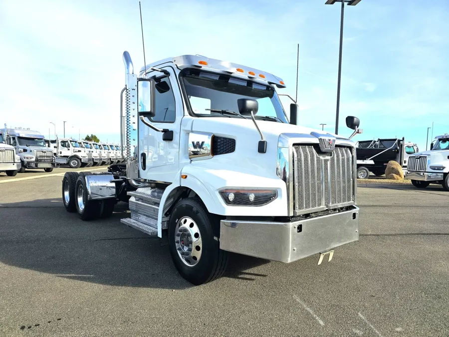 2023 Western Star 47X | Photo 3 of 18