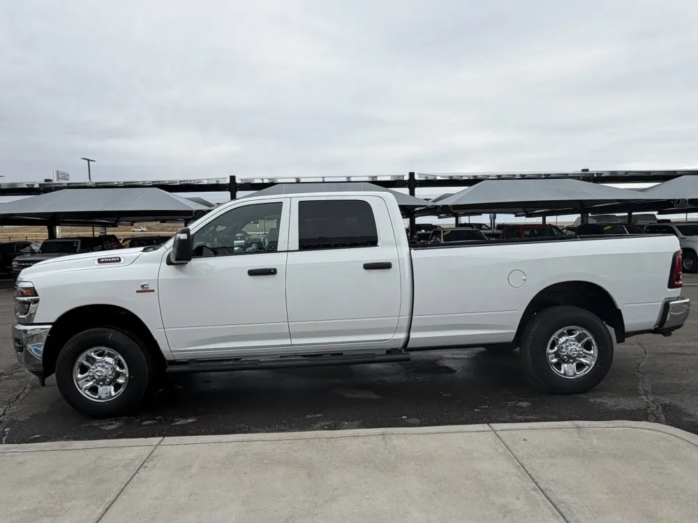 2026 RAM 3500 Tradesman - Photo 4