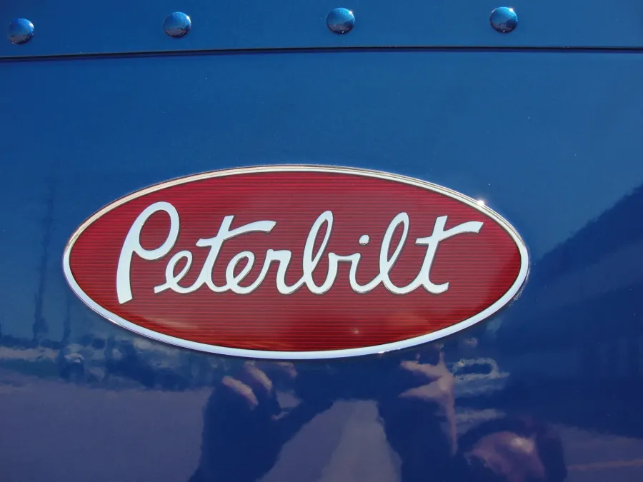 2022 Peterbilt 389 | Photo 8 of 23