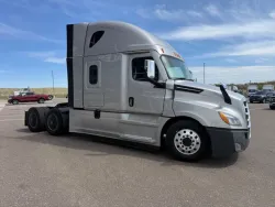 2020 Freightliner Cascadia | Thumbnail Photo 7 of 15