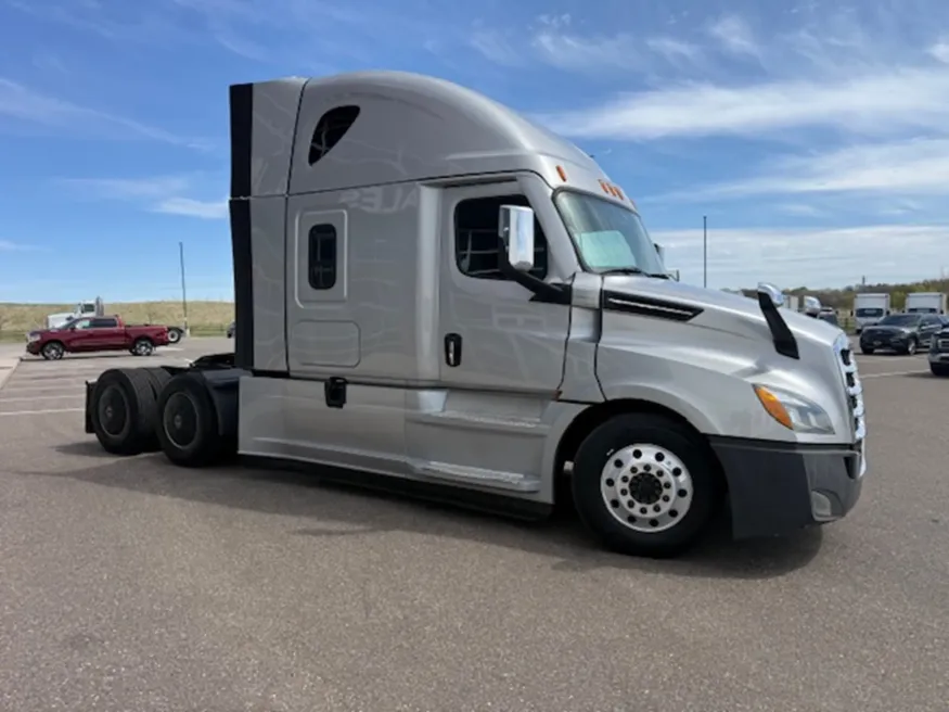 2020 Freightliner Cascadia | Photo 7 of 15