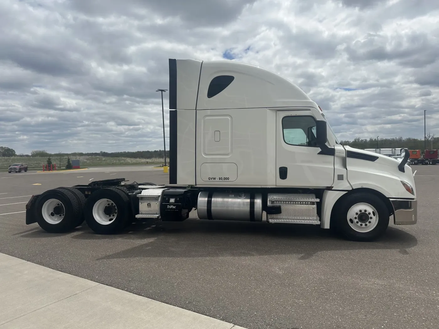 2020 Freightliner Cascadia | Photo 4 of 18