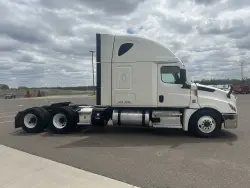 2020 Freightliner Cascadia | Thumbnail Photo 4 of 18