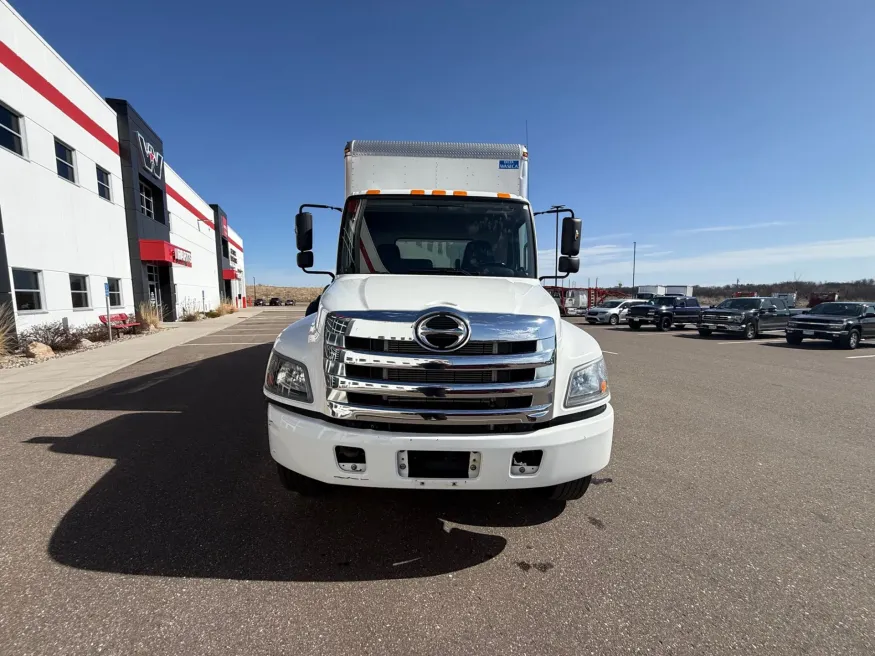 2016 Hino 268 | Photo 6 of 11