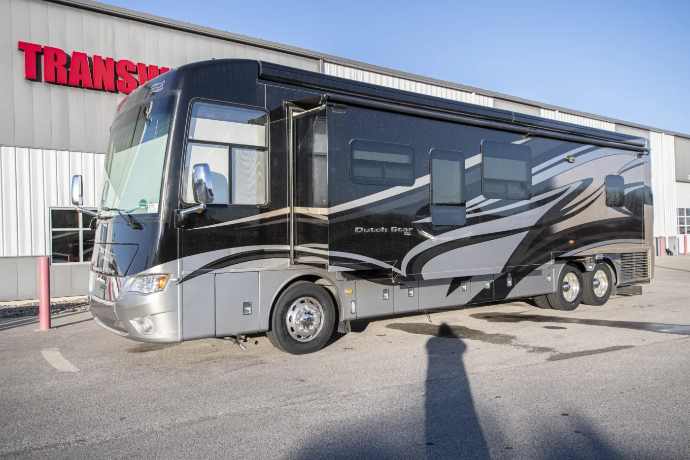 2015 Newmar Dutch Star 4018 | Photo 5 of 32