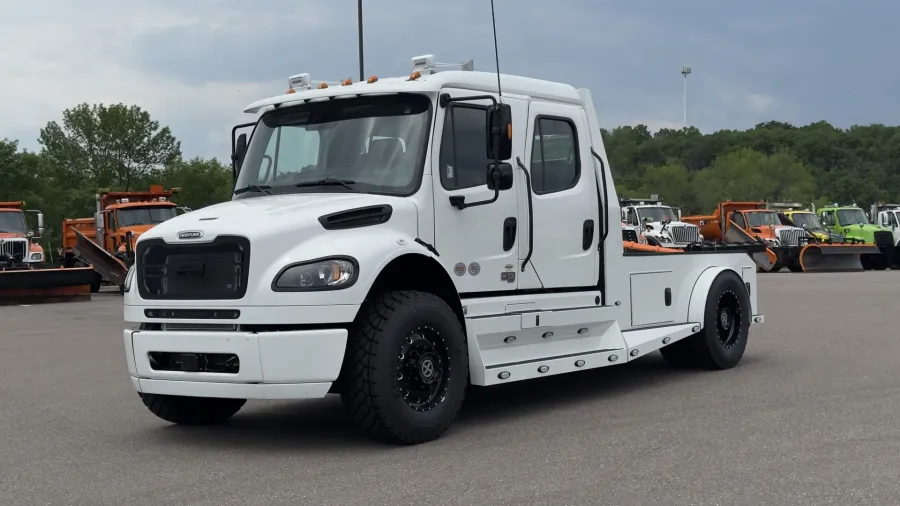 2025 Freightliner M2 106 Summit Hauler | Photo 4 of 22