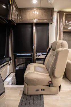 2026 Newmar Dutch Star 4369 | Thumbnail Photo 4 of 25