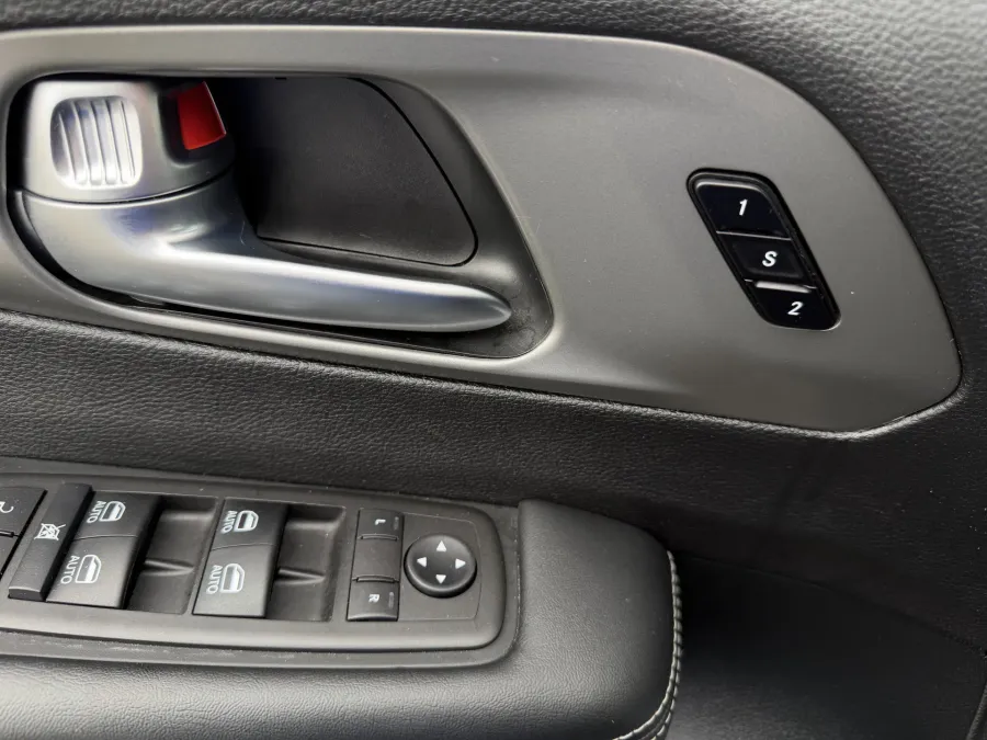 2025 Chrysler Pacifica Select | Photo 16 of 20