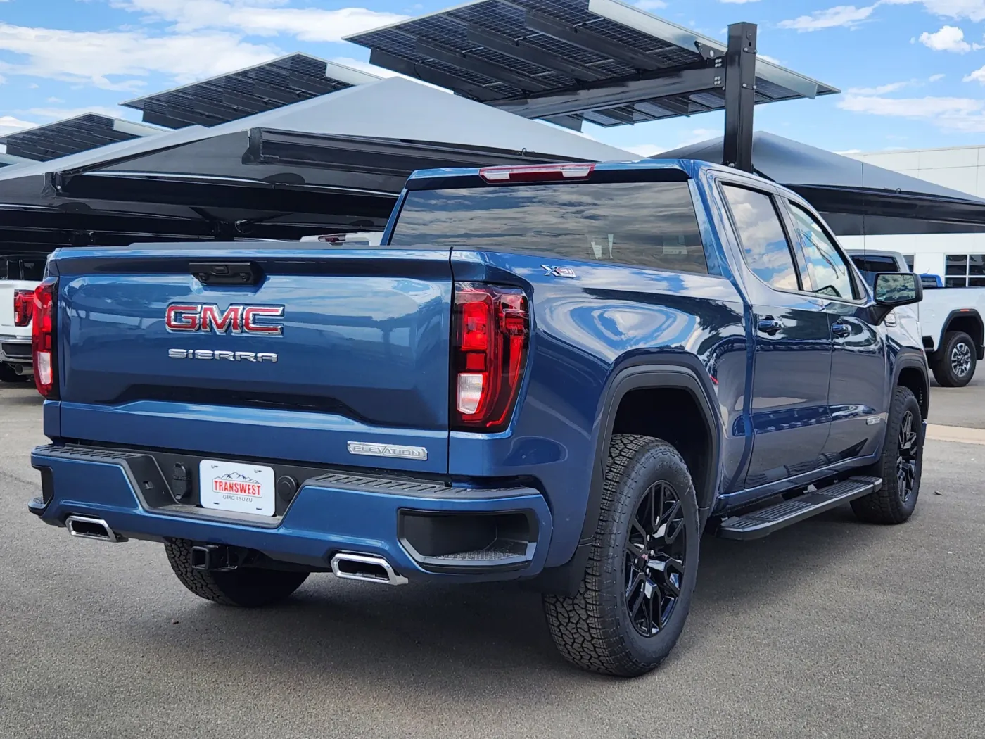 2025 GMC Sierra 1500 Elevation | Photo 2 of 29