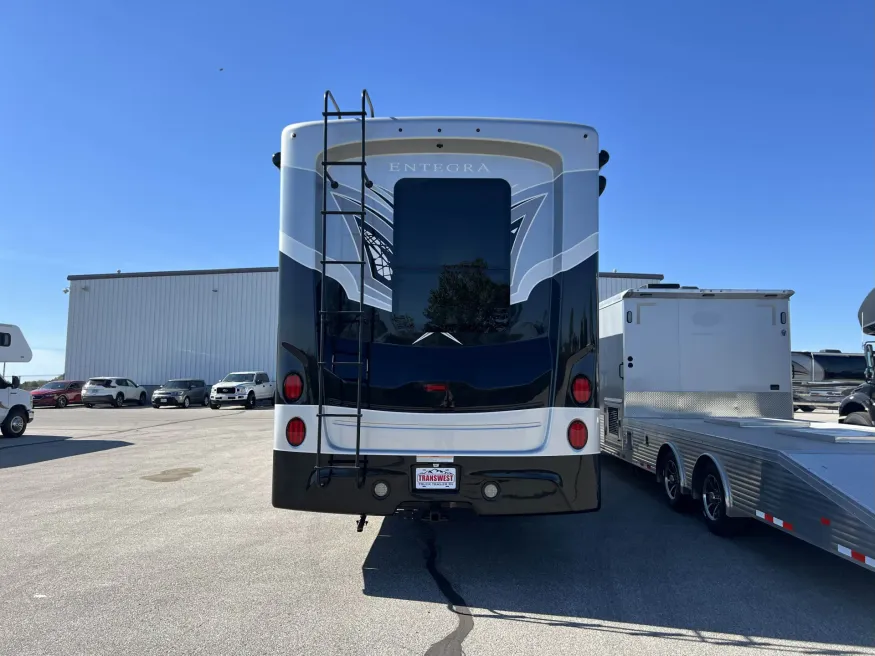 2022 Entegra Accolade 37M | Photo 5 of 19