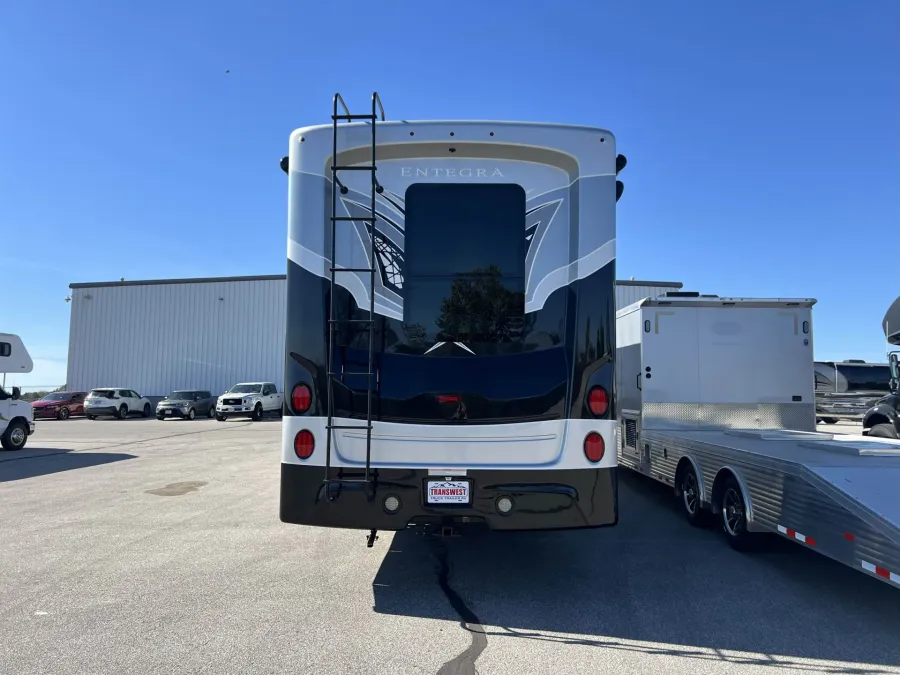 2022 Entegra Accolade 37M | Photo 5 of 19