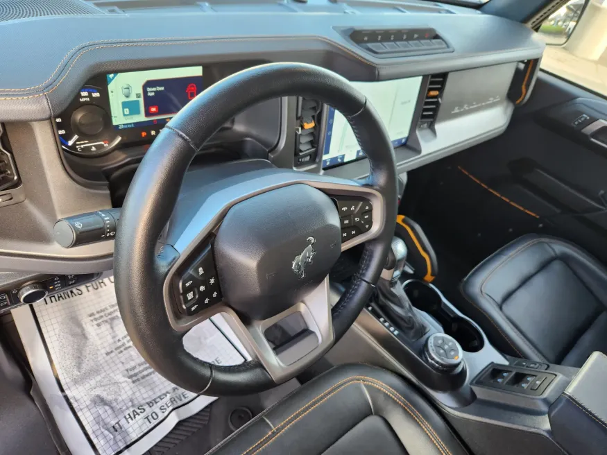 2024 Ford Bronco Badlands | Photo 7 of 31