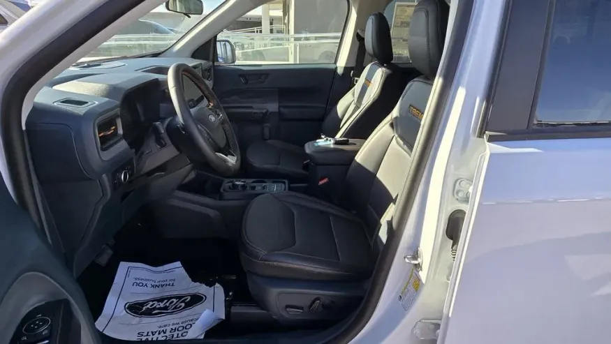 2025 Ford Maverick | Photo 15 of 32