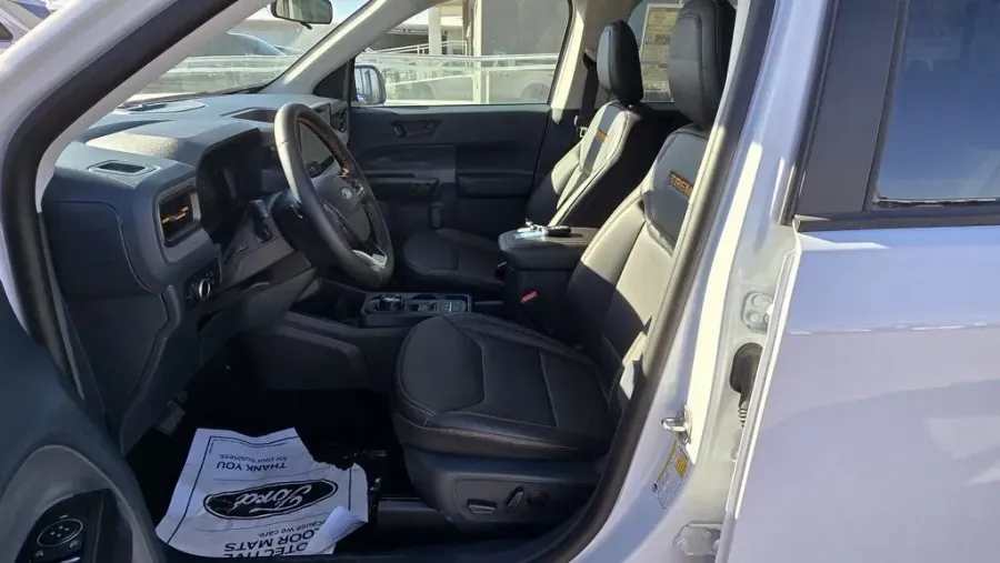 2025 Ford Maverick | Photo 15 of 32