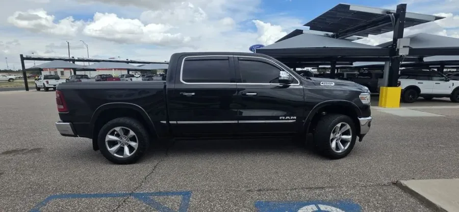 2022 RAM 1500 | Photo 7 of 35