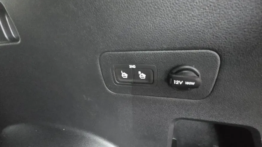 2022 Hyundai Santa Fe | Photo 10 of 33