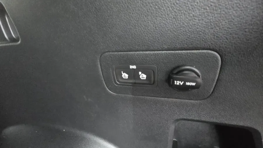 2022 Hyundai Santa Fe | Photo 10 of 33