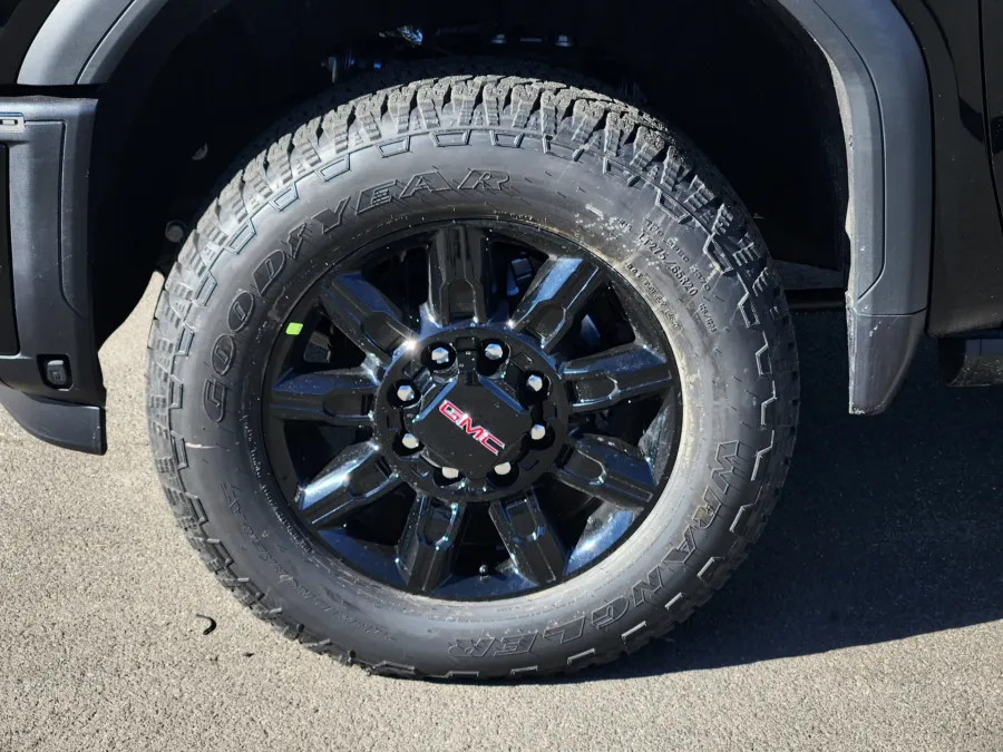 2026 GMC Sierra 2500HD AT4 | Photo 5 of 20